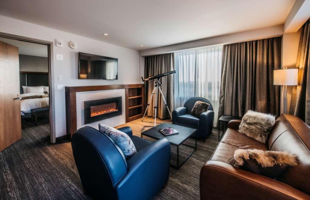 The Explorer Hotel Yellowknife Dış mekan fotoğraf