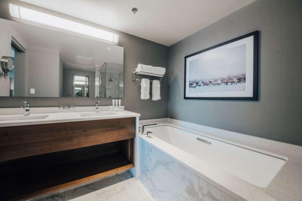 The Explorer Hotel Yellowknife Dış mekan fotoğraf