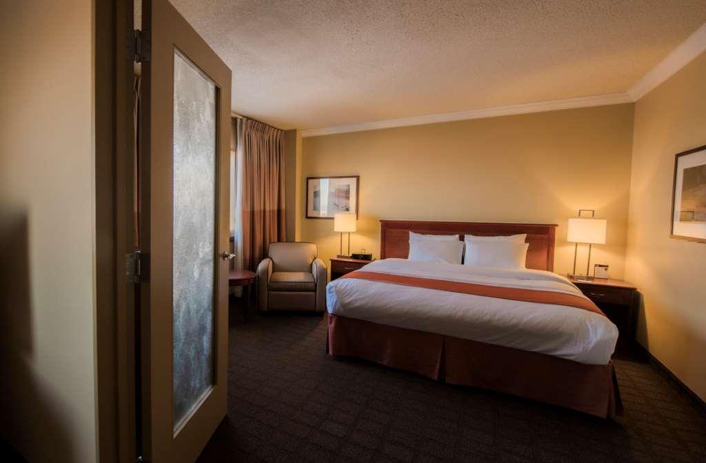 The Explorer Hotel Yellowknife Oda fotoğraf