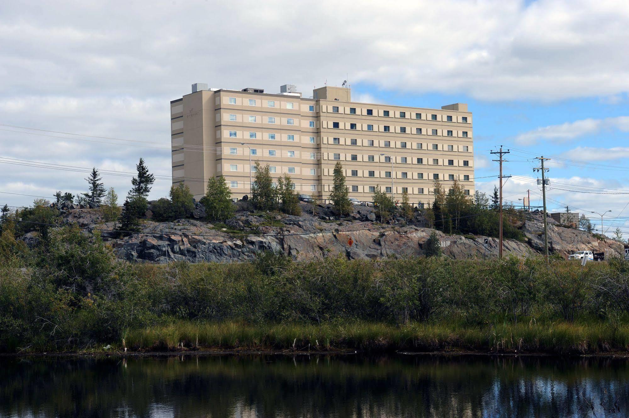 The Explorer Hotel Yellowknife Dış mekan fotoğraf