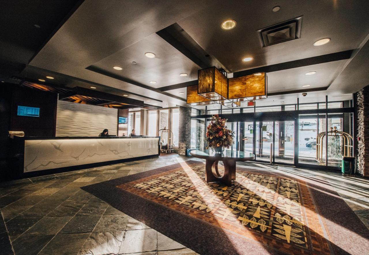 The Explorer Hotel Yellowknife Dış mekan fotoğraf