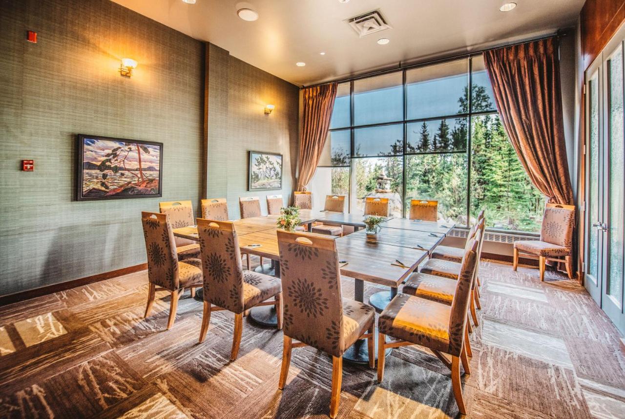 The Explorer Hotel Yellowknife Dış mekan fotoğraf